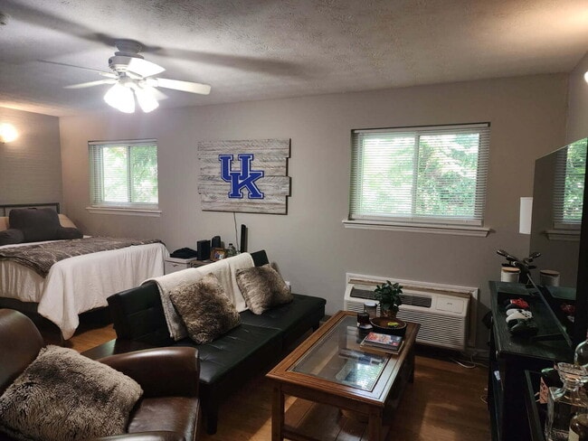 562 Woodland Ave in Lexington, KY - Building Photo - Building Photo