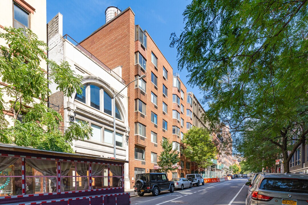 Lloyd 54 in New York, NY - Building Photo
