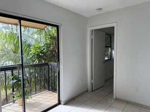 2540 W 67th Pl in Hialeah, FL - Building Photo - Building Photo