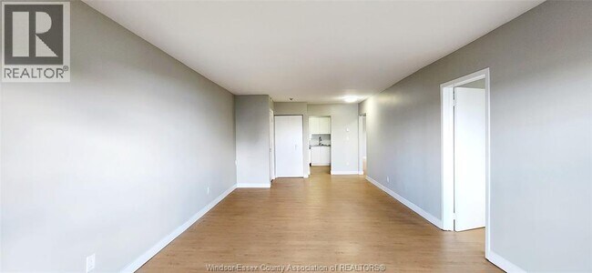 3905 Riverside Dr E in Windsor, ON - Building Photo - Building Photo