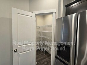 28215 64th Ct NW in Stanwood, WA - Foto de edificio - Building Photo