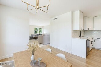 4201 E Camelback Rd in Phoenix, AZ - Building Photo - Building Photo