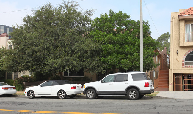 453 E Orange Grove Ave in Burbank, CA - Building Photo - Building Photo