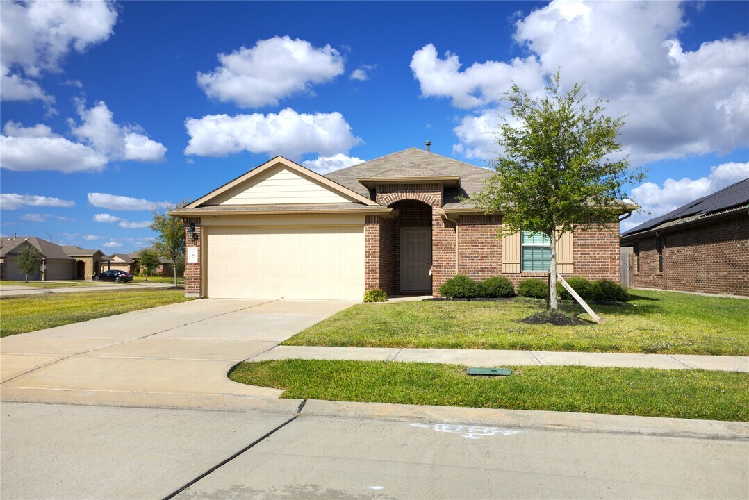707 Desert Pea Ln in Arcola, TX - Building Photo
