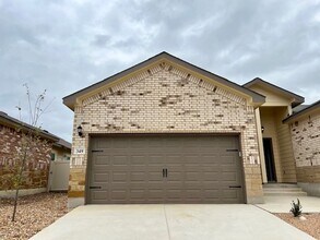 349 Emma Dr in Canyon Lake, TX - Building Photo - Building Photo