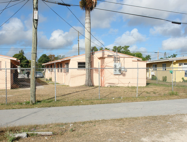 51-57 NW 6th Ave in Homestead, FL - Building Photo - Building Photo