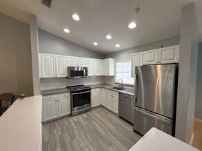 8389 Wingate Dr in Sarasota, FL - Building Photo - Building Photo