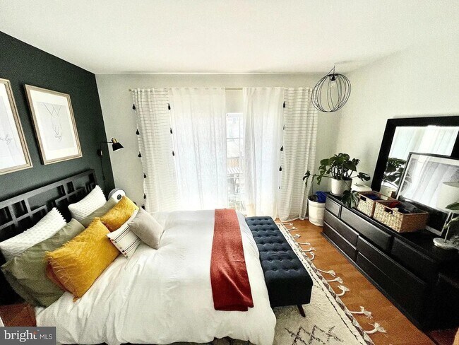 2010 Fitzwater St in Philadelphia, PA - Building Photo - Building Photo