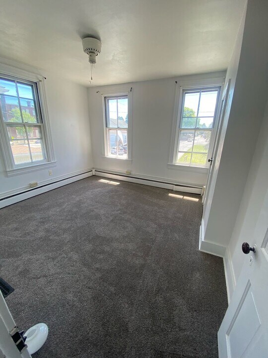 214-216 W High St in Manheim, PA - Building Photo