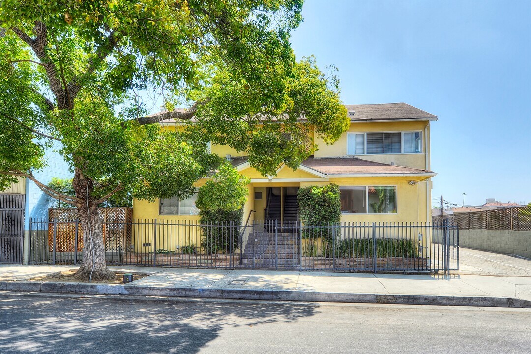 1650 Winona Blvd, Unit 1 in Los Angeles, CA - Building Photo
