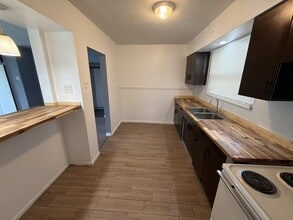 10000 Knollcrest Ct in St. Louis, MO - Building Photo - Building Photo