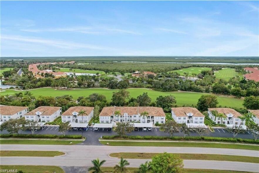 1024 Mainsail Dr, Unit 512 in Naples, FL - Foto de edificio