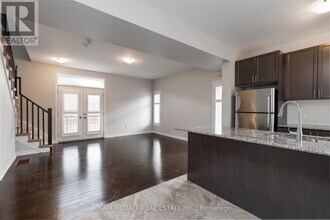 2314 Natasha Cir in Oakville, ON - Building Photo - Building Photo