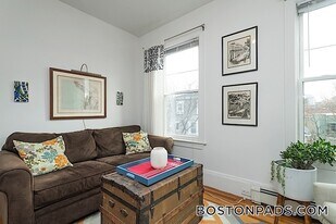 137 Columbia St, Unit 1L in Cambridge, MA - Building Photo