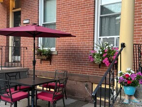 71 Warren St, Unit 1 plus bedroom Wooster Sq in New Haven, CT - Foto de edificio - Building Photo