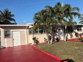 325 NW 193rd Terrace in Miami Gardens, FL - Building Photo
