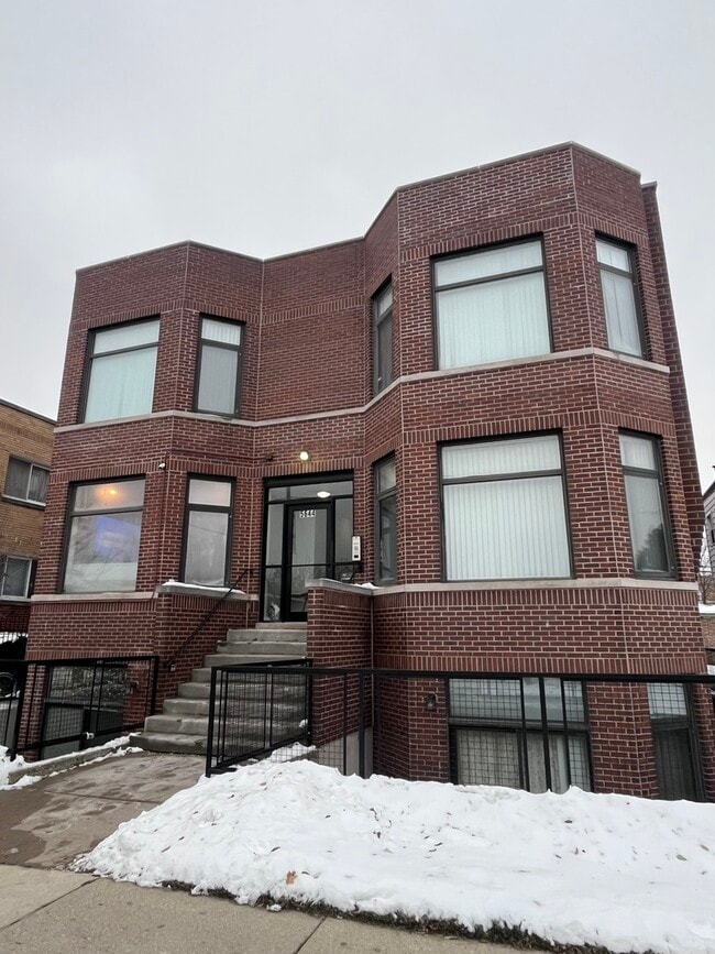 property at 5644 N California Ave