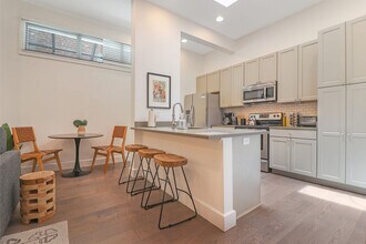 127 Carondelet St in New Orleans, LA - Building Photo - Building Photo