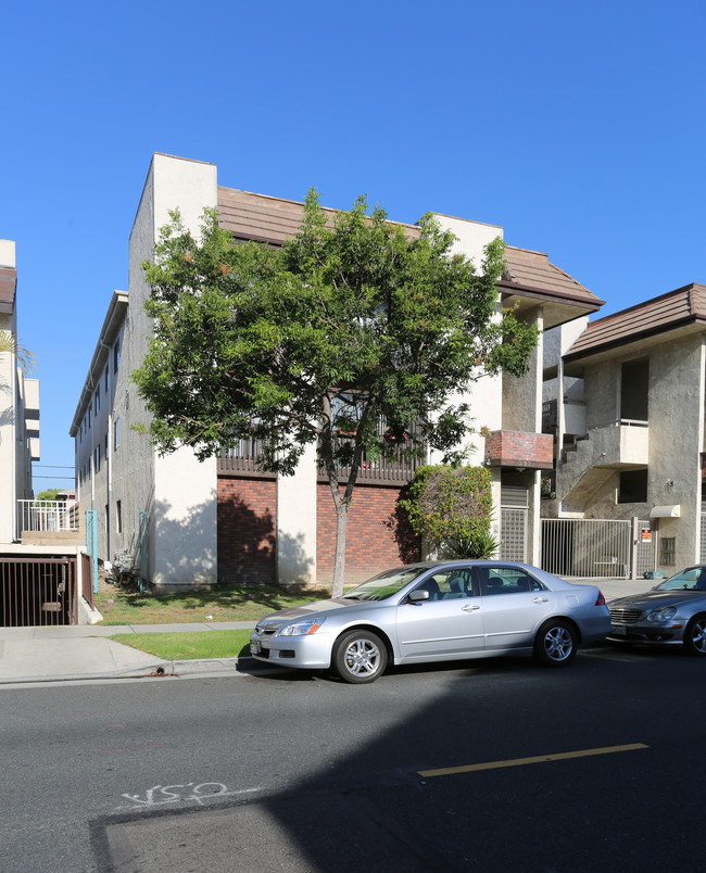 233 N Isabel St in Glendale, CA - Building Photo - Building Photo