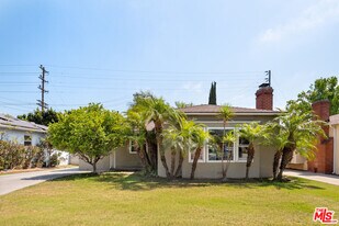 6350 W 85th Pl in Los Angeles, CA - Building Photo