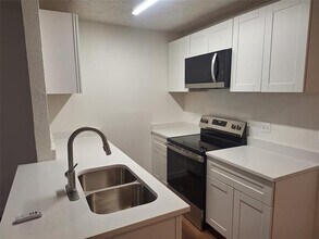 111 E Rogers St in Arlington, TX - Building Photo - Building Photo