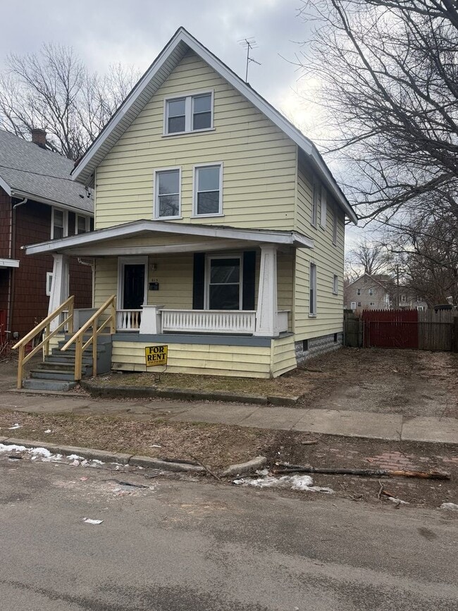 property at 613 E 4th St