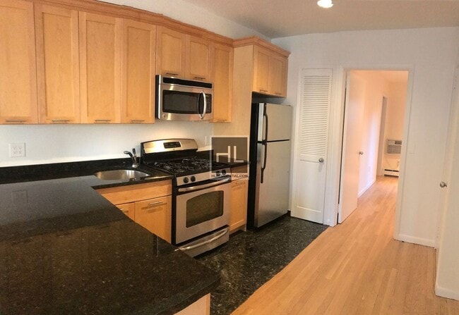 WEST BROADWAY, Unit 3FL in New York, NY - Building Photo - Building Photo