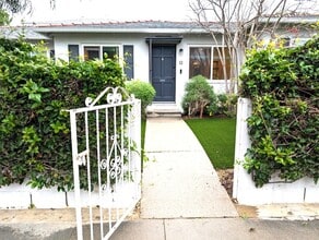 1801 Dorchester Avenue, Unit B in Santa Monica, CA - Building Photo - Building Photo