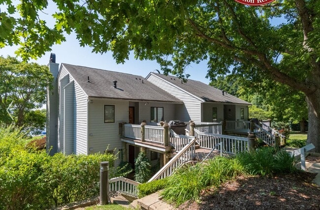 230 Oak St, Unit 13 Good Vibes on River