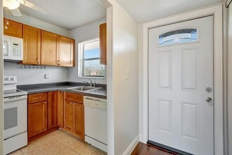 8225 Sunrise Lakes Blvd in Sunrise, FL - Building Photo - Building Photo