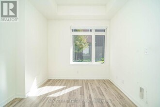370 Red Maple Rd in Richmond Hill, ON - Building Photo - Building Photo