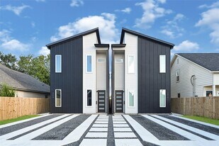 327 Tite St in Houston, TX - Building Photo