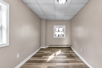 153 Union St, Unit 1 in Lawrence, MA - Building Photo - Building Photo