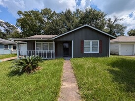 2306 Butler Dr in Orange, TX - Building Photo