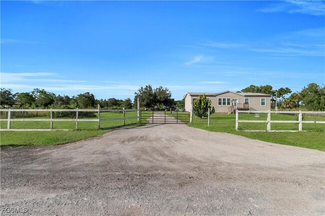7824 8th Pl in La Belle, FL - Building Photo - Building Photo
