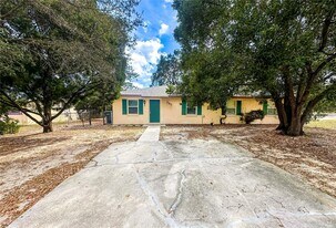 585 N Scenic Hwy in Babson Park, FL - Building Photo