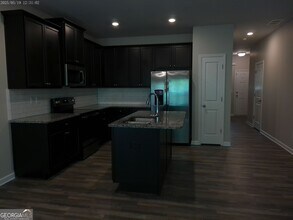 4925 Elm Brook Dr in Atlanta, GA - Building Photo - Building Photo
