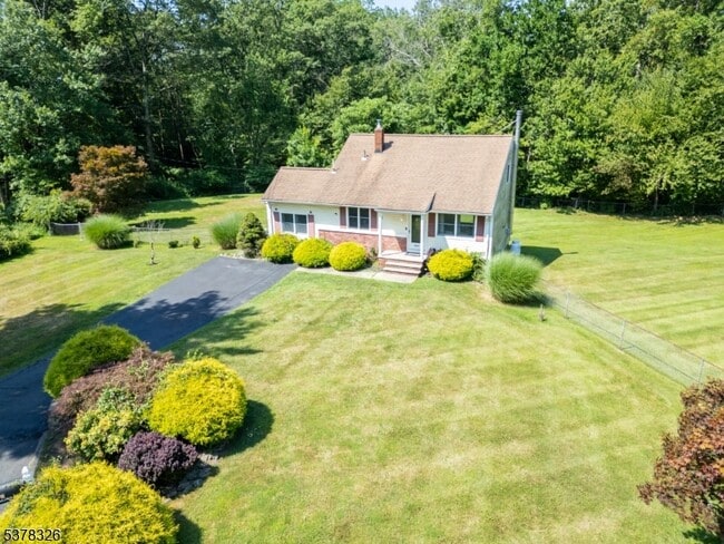 property at 15 Hemlock Pl