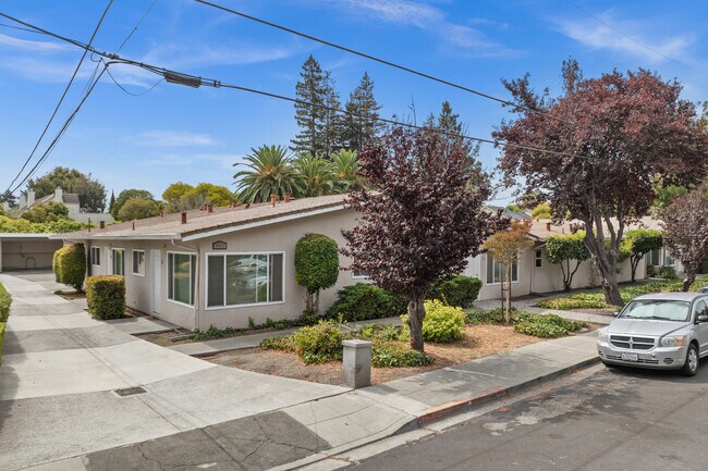 All Single Story Apartment Community in Mountain View, CA - Foto de edificio - Building Photo