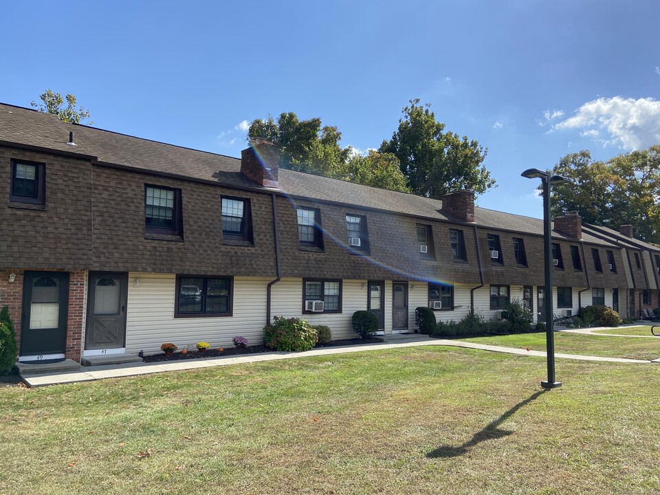 45 Homestead Ln-Unit -45 in Brookfield, CT - Building Photo