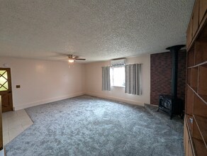 1052 Thermalito Ave in Oroville, CA - Foto de edificio - Building Photo