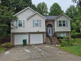2475 Meredith Wk in Ellenwood, GA - Building Photo
