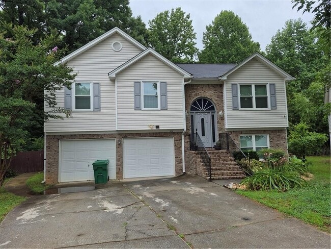 property at 2475 Meredith Wk