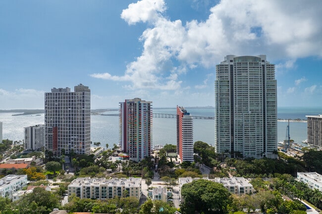 1550 Brickell Ave in Miami, FL - Building Photo - Interior Photo