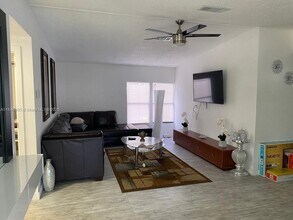 12761 SW 14th St in Miami, FL - Building Photo - Building Photo