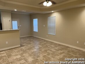 6319 Luglio Ln in San Antonio, TX - Foto de edificio - Building Photo