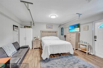 2401 SW 15th Ave in Fort Lauderdale, FL - Building Photo - Building Photo