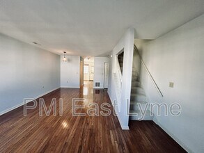 310 Boston Post Rd in Waterford, CT - Building Photo - Building Photo