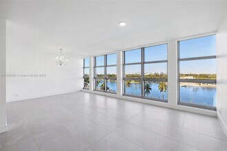 5055 Collins Ave, Unit 5055 Collins Ave # 7M in Miami Beach, FL - Foto de edificio - Building Photo