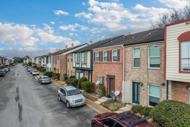 Meadow Walk Townhomes in Houston, TX - Building Photo - Building Photo